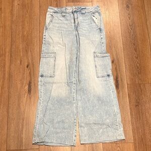 American Eagle women’s light blue wash cargo wide leg jeans stretch 4